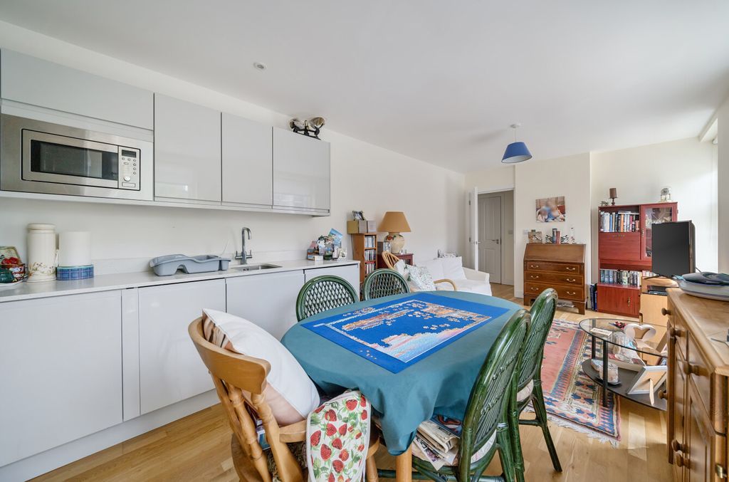 Property photo 2 of 16 1310144-8-6851446...