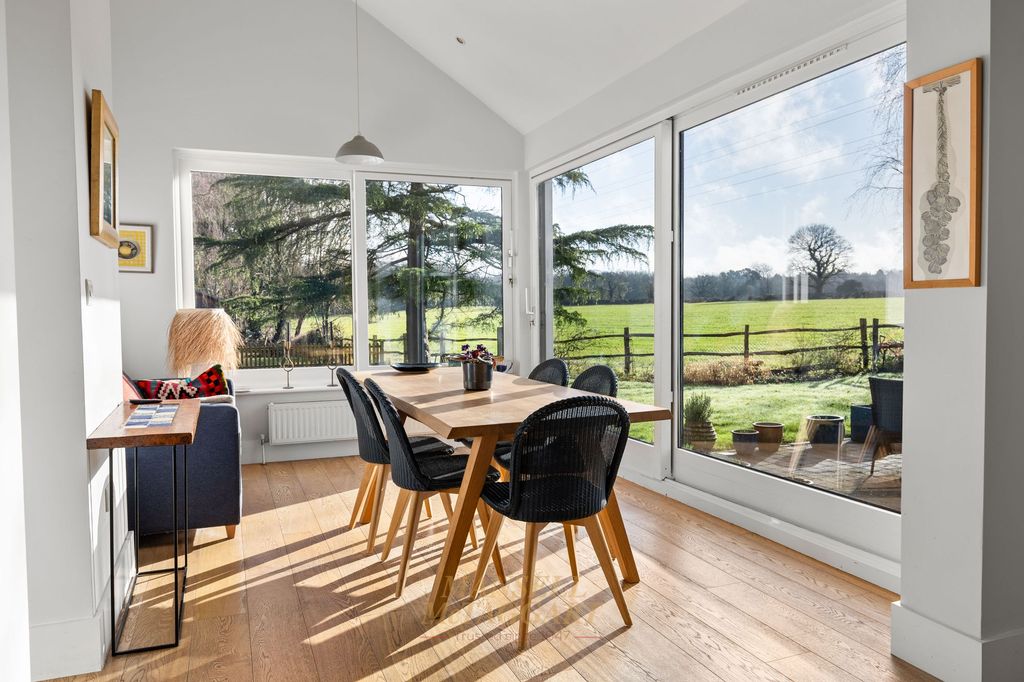 Property photo 3 of 31