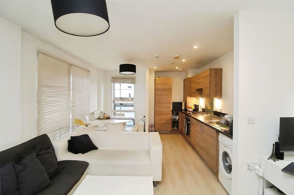 Property photo 2 of 8 Reception/Kitchen