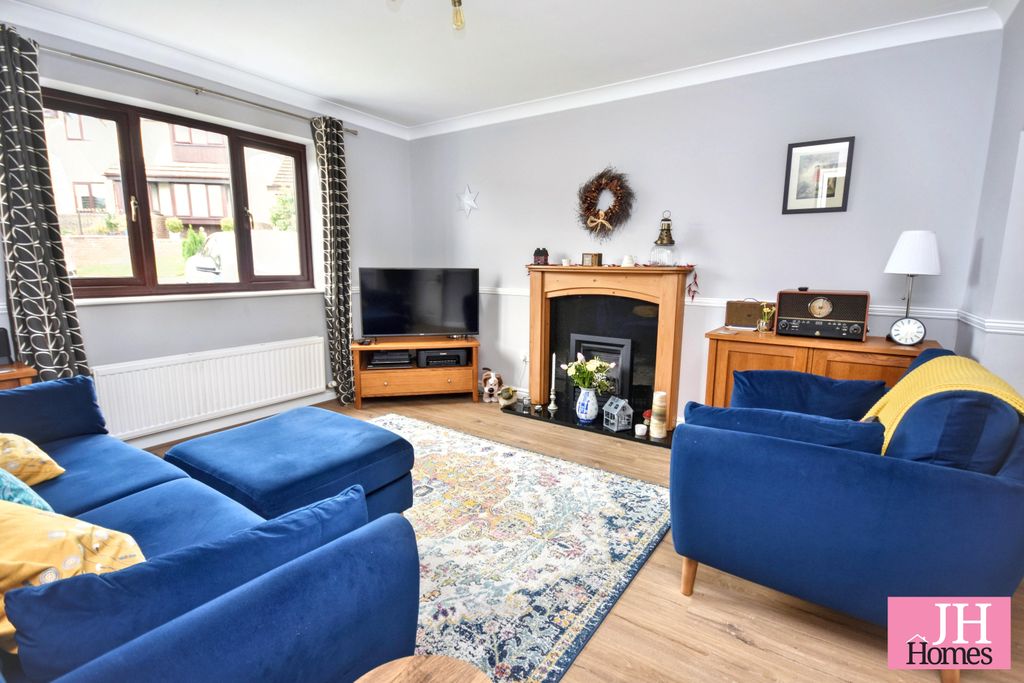 Property photo 2 of 23