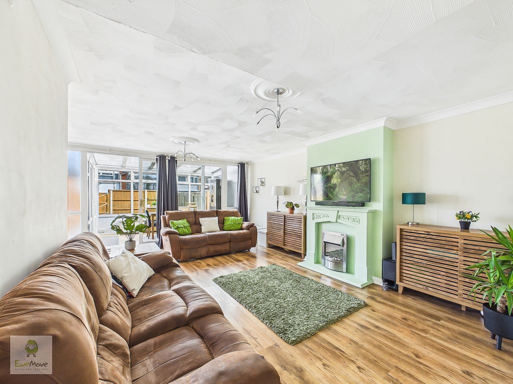 Property photo 2 of 21 Lounge