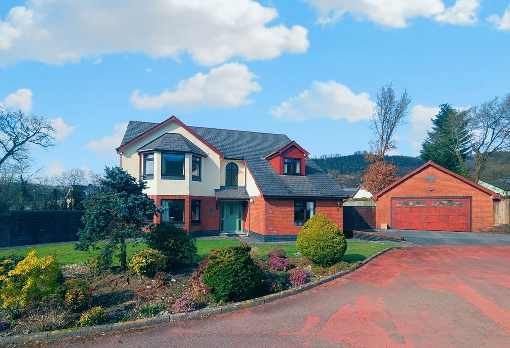Property photo 2 of 31