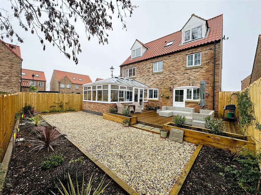 Property photo 2 of 27