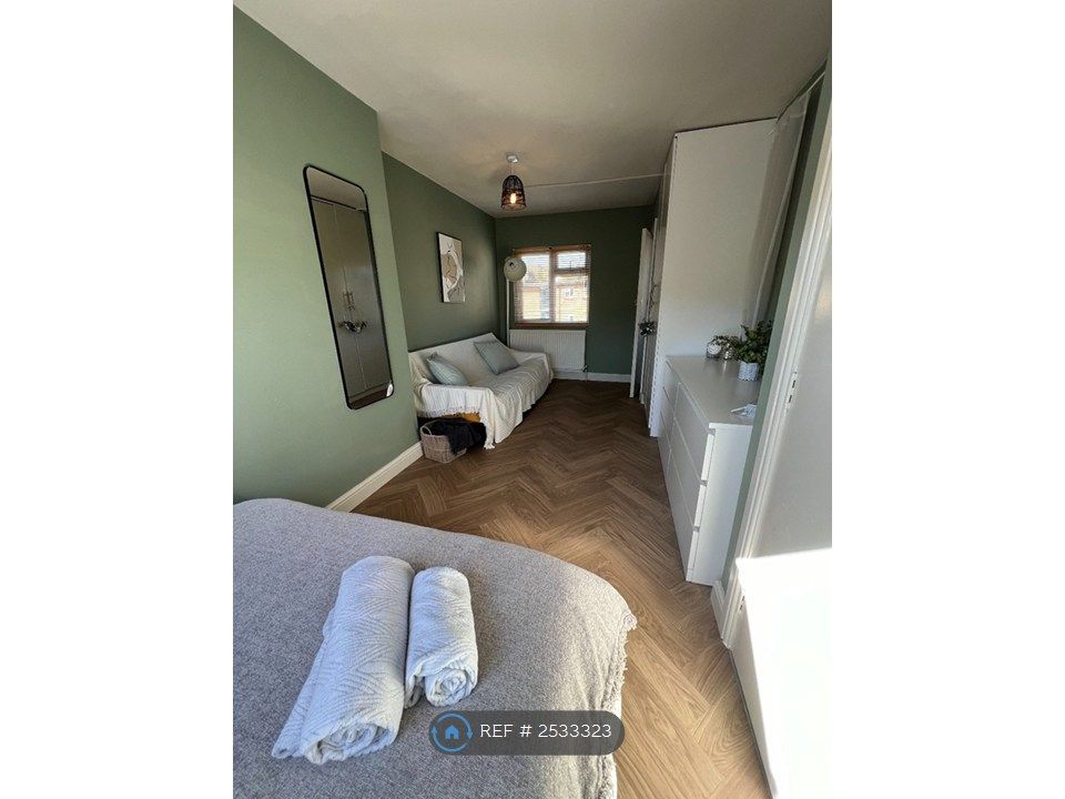 Property photo 1 of 12 Xl Ensuite Room 1