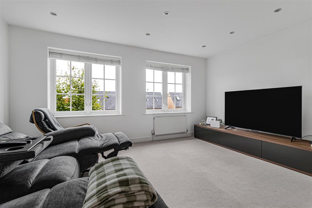 Property photo 3 of 24 18_80935.Jpg