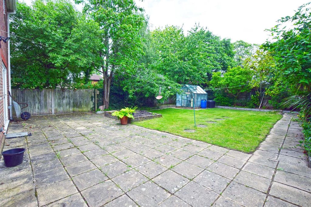 Property photo 2 of 20