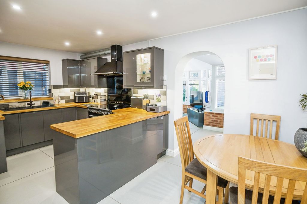 Property photo 2 of 19 Dining Kitchen
