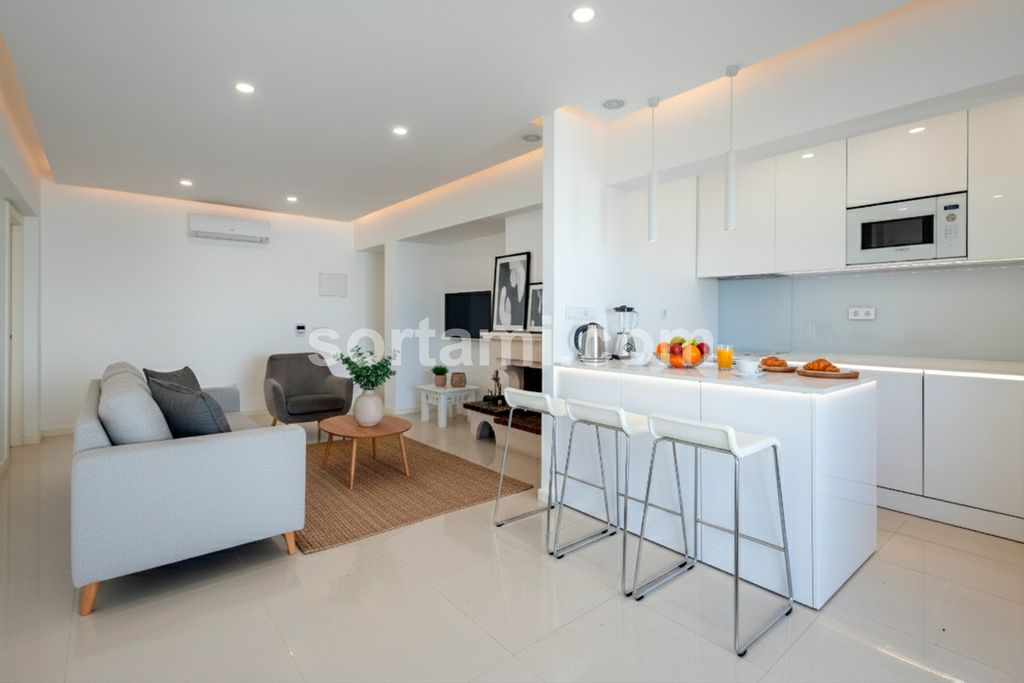 Property photo 2 of 31