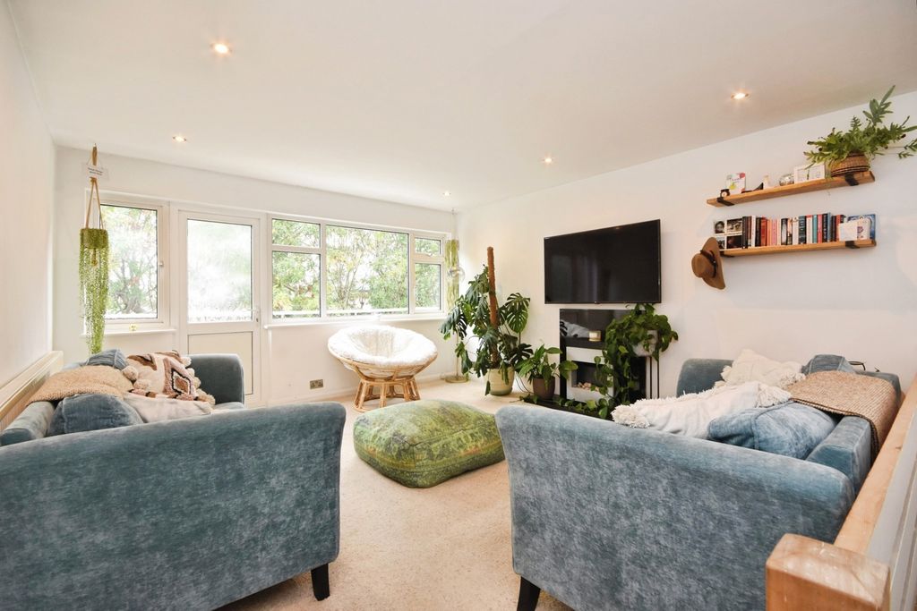 Property photo 2 of 16 Photo