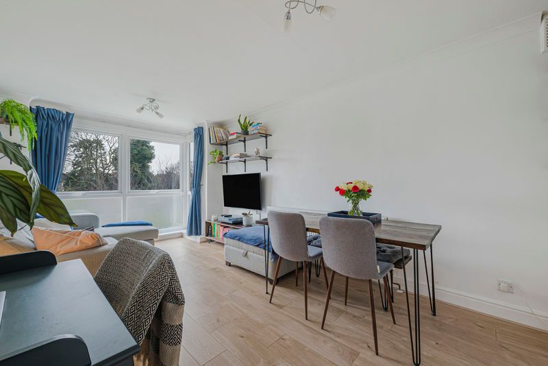 Property photo 3 of 14 Reception