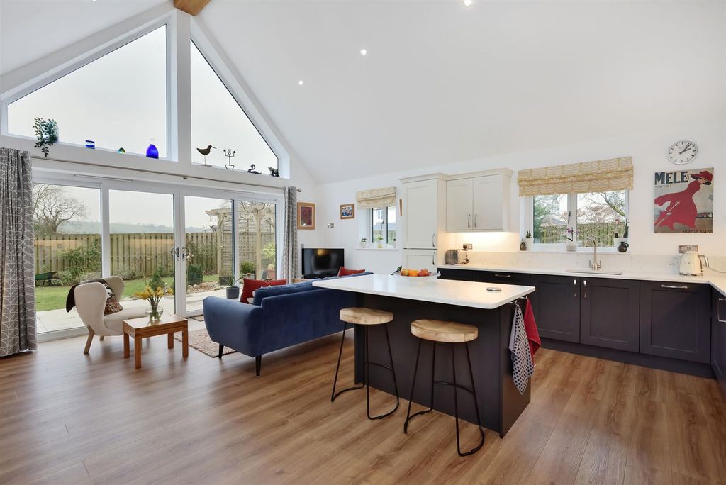 Property photo 2 of 26