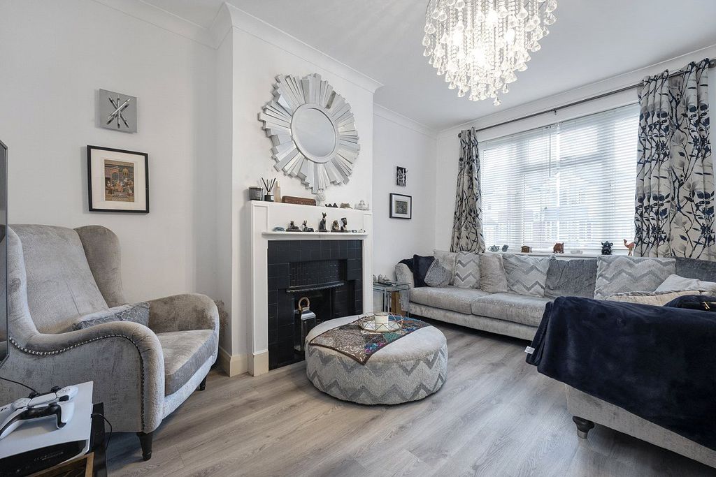 Property photo 2 of 20 Picture No. 12