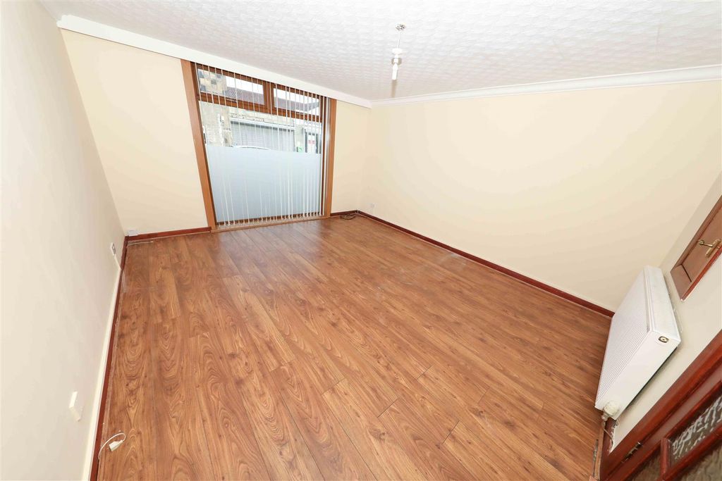 Property photo 3 of 14 c