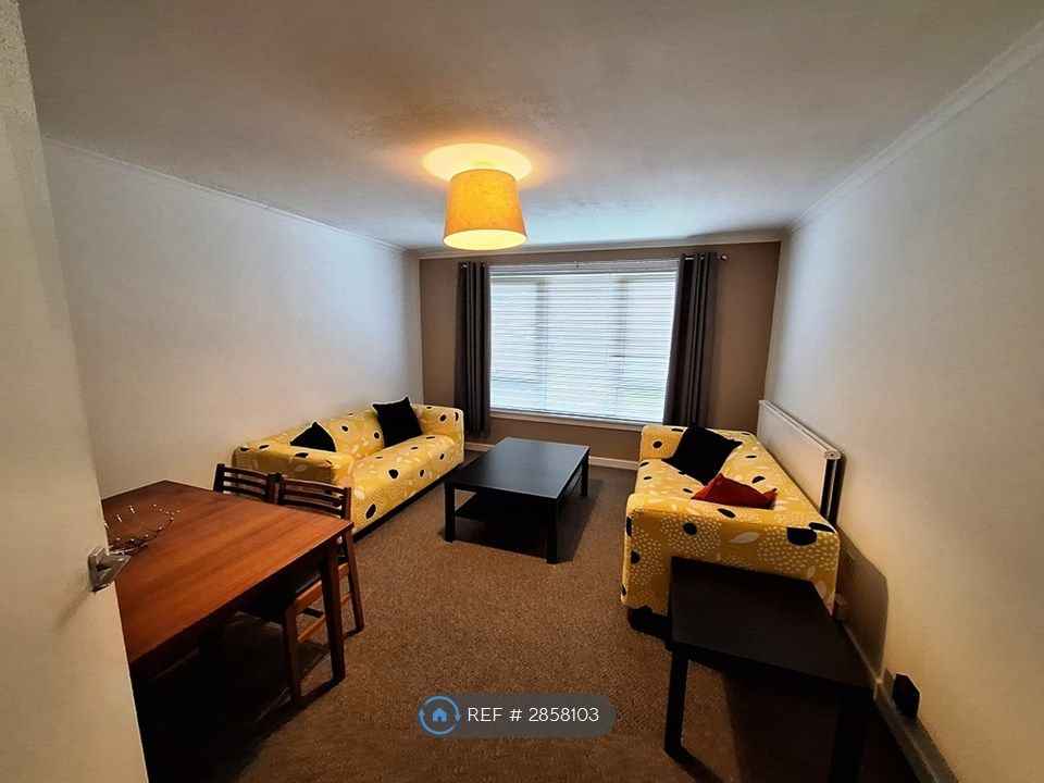 Property photo 3 of 13 Lounge