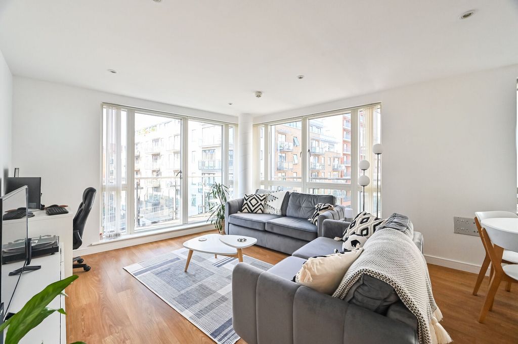 Property photo 1 of 33