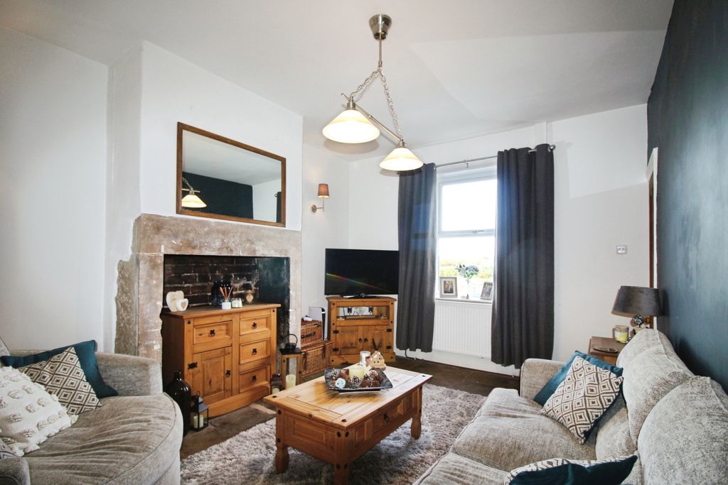 Property photo 2 of 10 Lounge