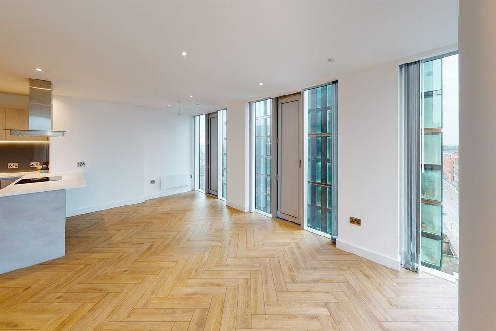 Property photo 3 of 15 (Thumbnail)
