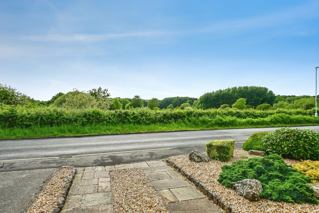 Property photo 3 of 17 Pbox-Img.Jpg