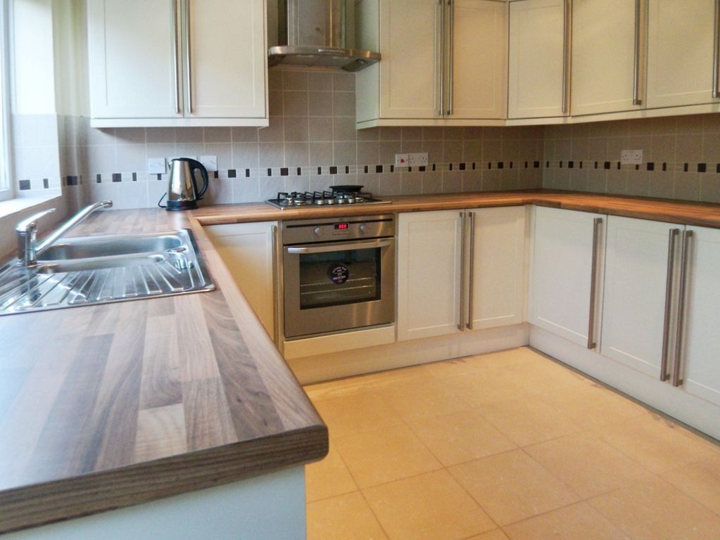Property photo 2 of 11 Kitchen