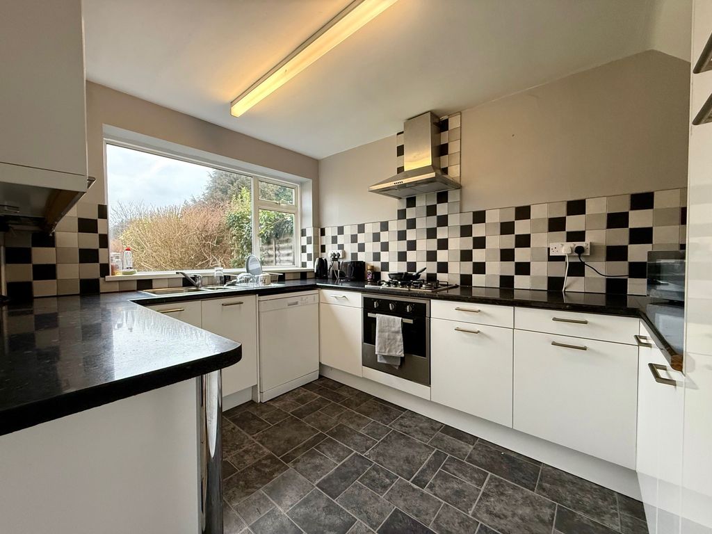 Property photo 2 of 9 Kitchen