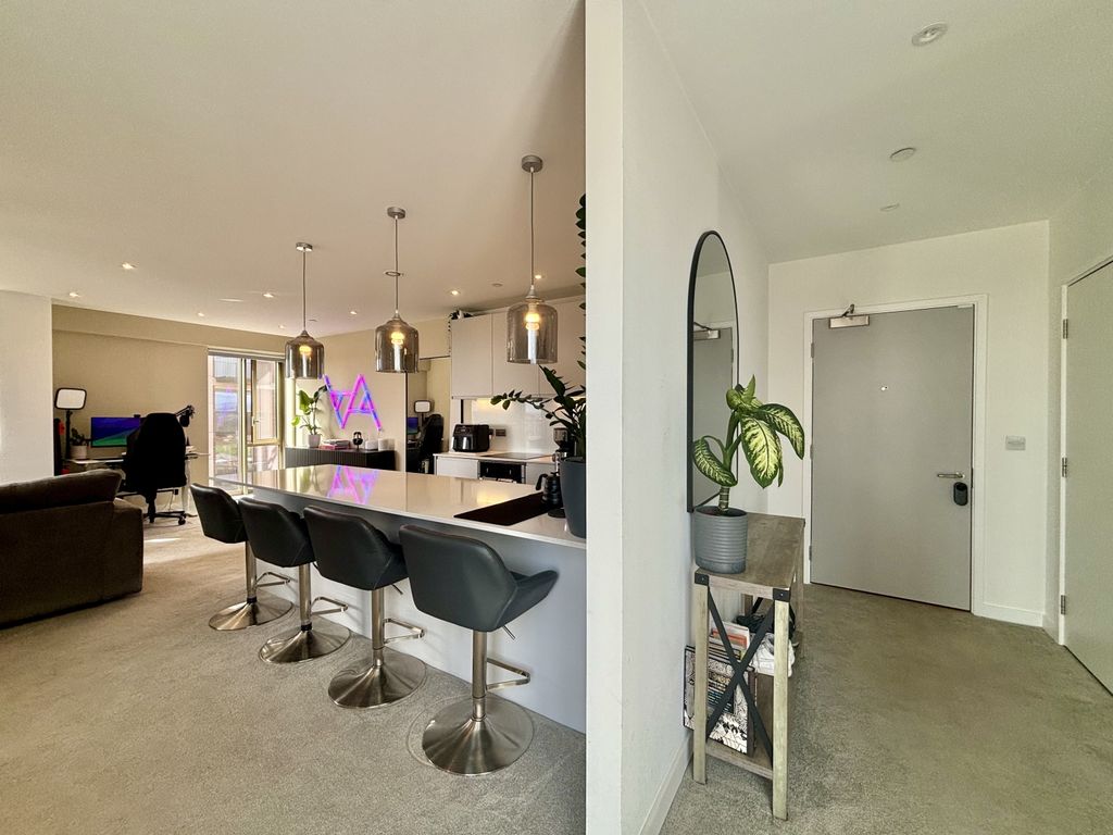 Property photo 1 of 18 Image00017