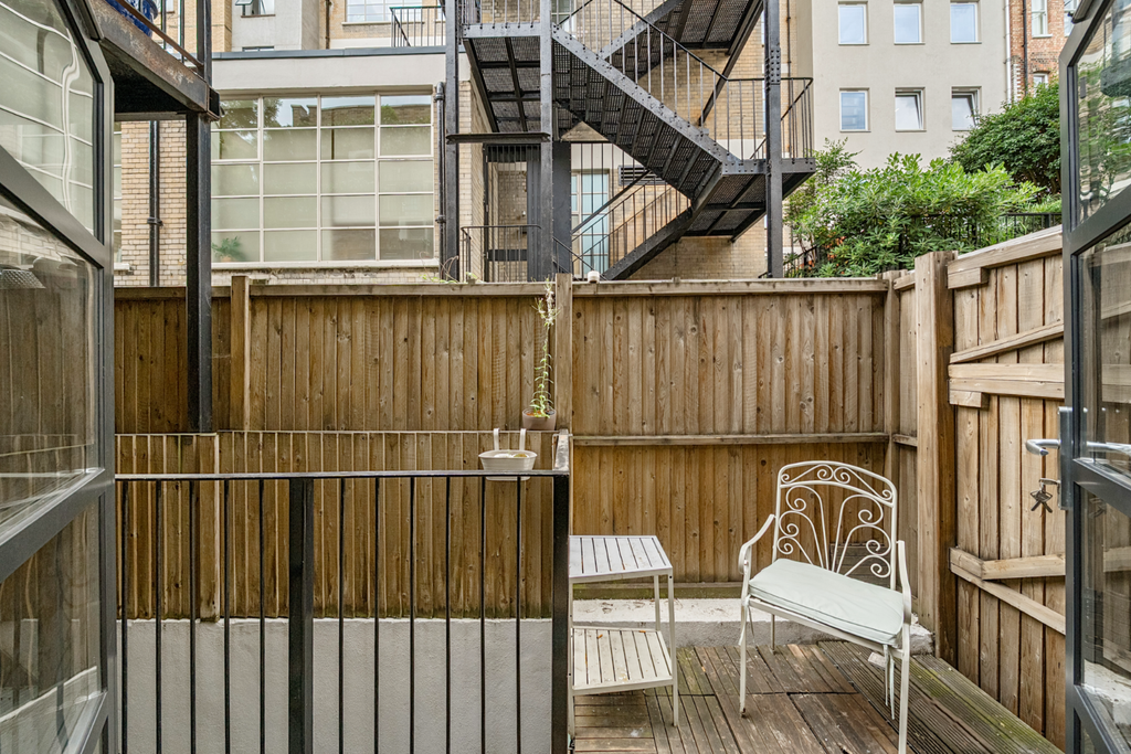 Property photo 3 of 8 Balcony