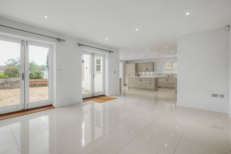 Property photo 3 of 12 330647