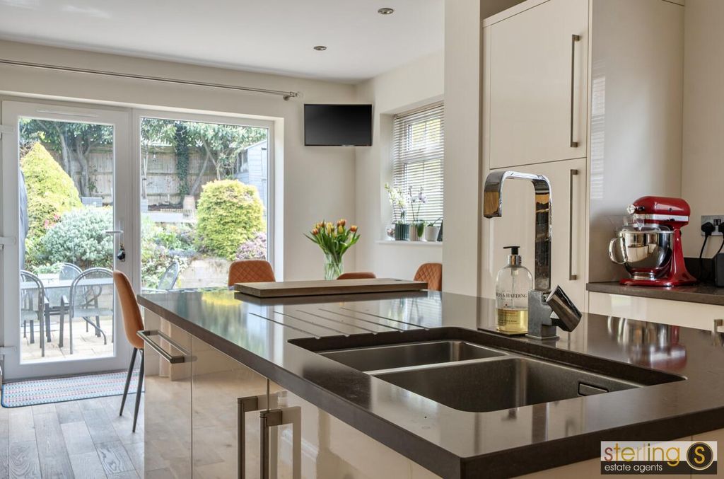 Property photo 3 of 20 005B08Aa-F982-4Adc-998d-4153079Dea16.Jpg