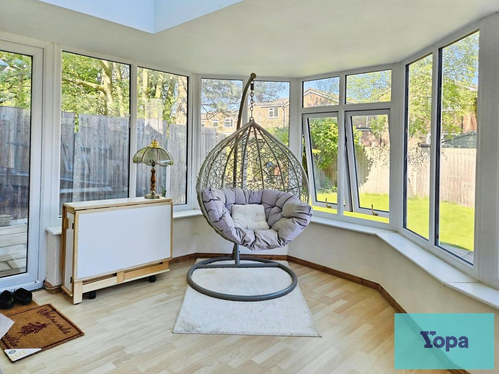 Property photo 3 of 19 Conservatory