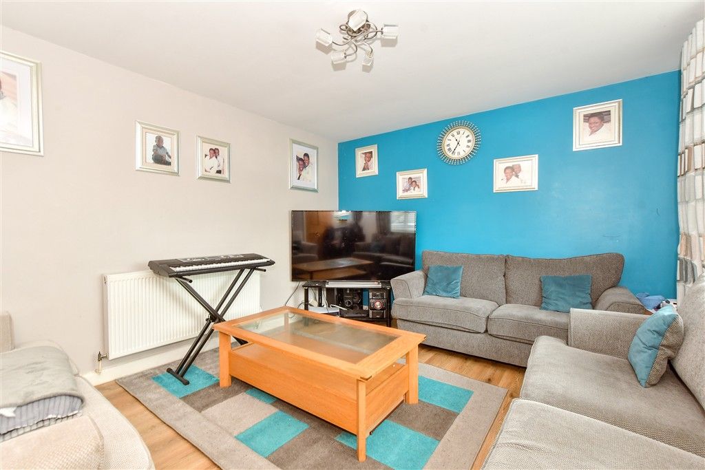 Property photo 2 of 12 Lounge