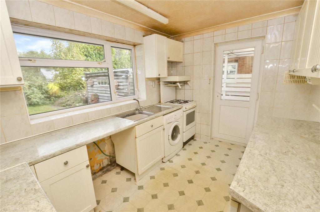 Property photo 3 of 11 Kitchen