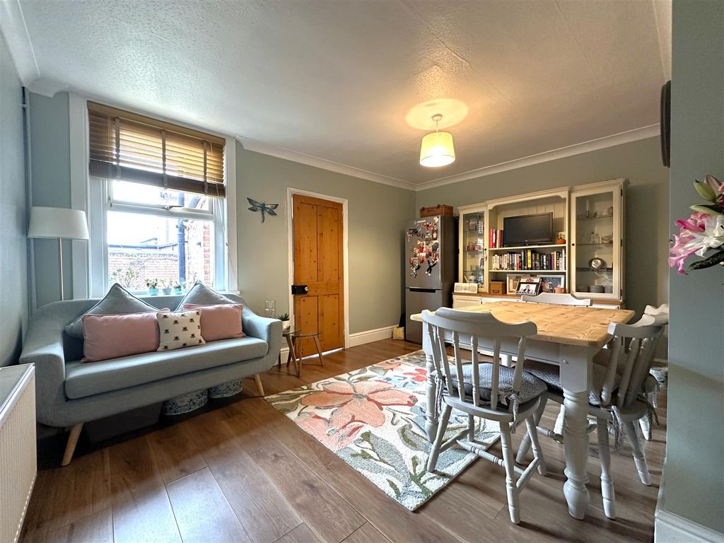 Property photo 2 of 17 Large Dining Room 327