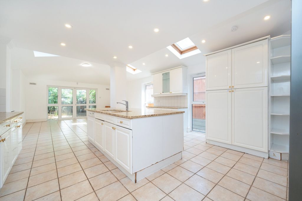 Property photo 1 of 29