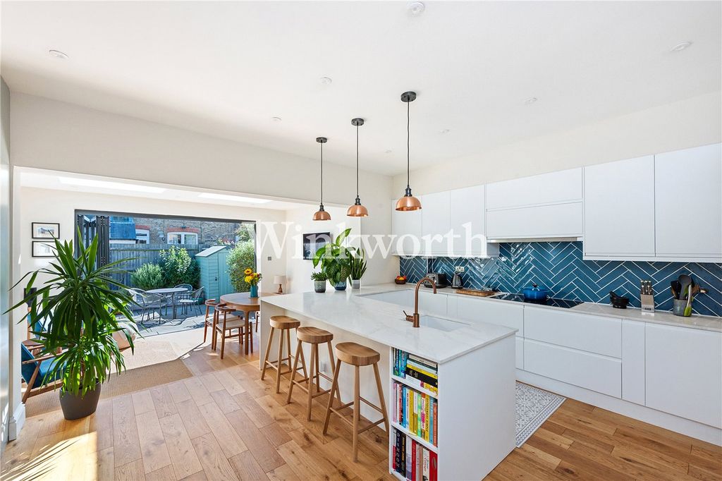 Property photo 3 of 29 Picture No. 03