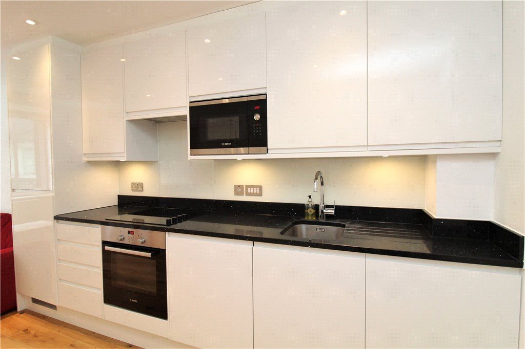 Property photo 3 of 19 Kitchen