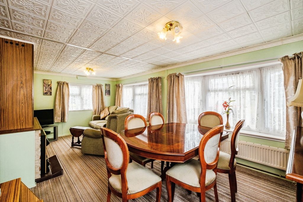 Property photo 3 of 17 Photo