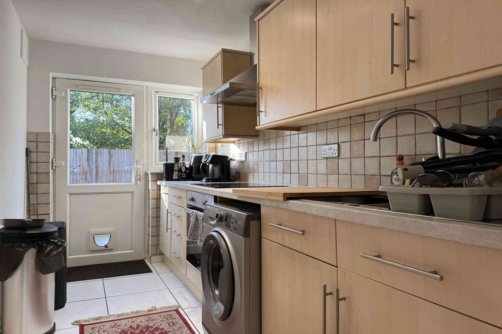 Property photo 2 of 8 Kitchen