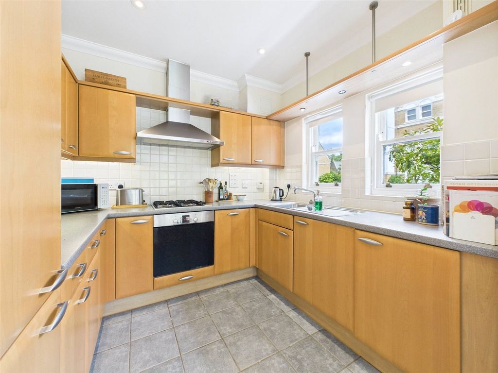 Property photo 2 of 11 Picture No. 32