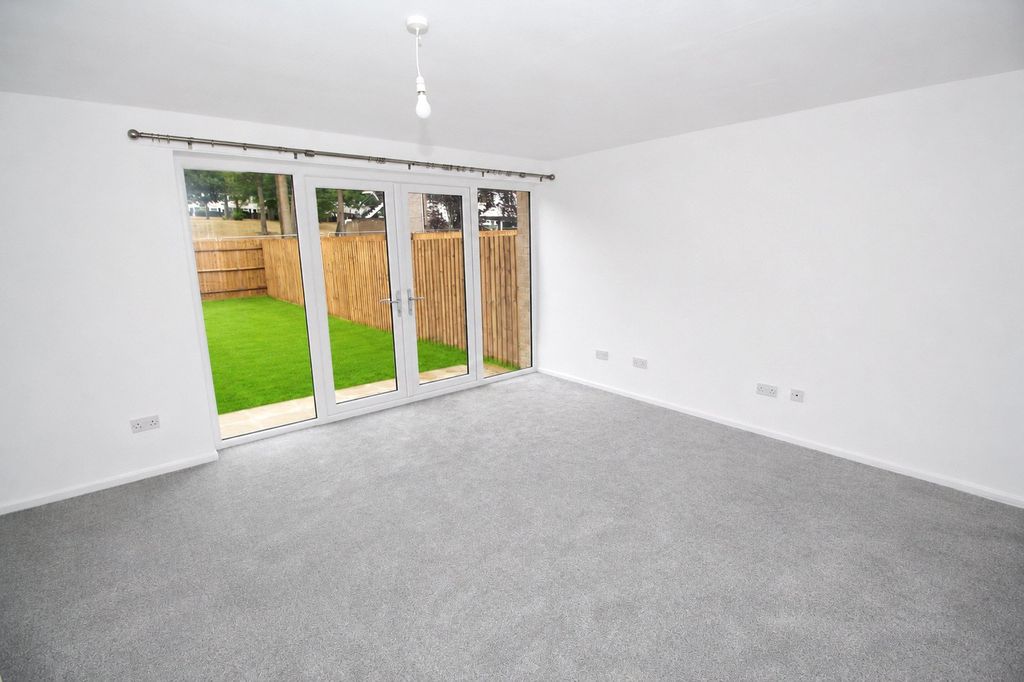 Property photo 3 of 8 Picture No. 16