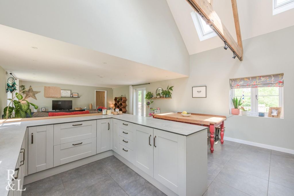 Property photo 3 of 40 Ashby (8).Jpg