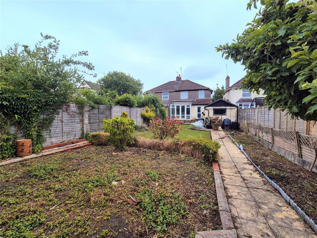 Property photo 2 of 16 Picture No. 11