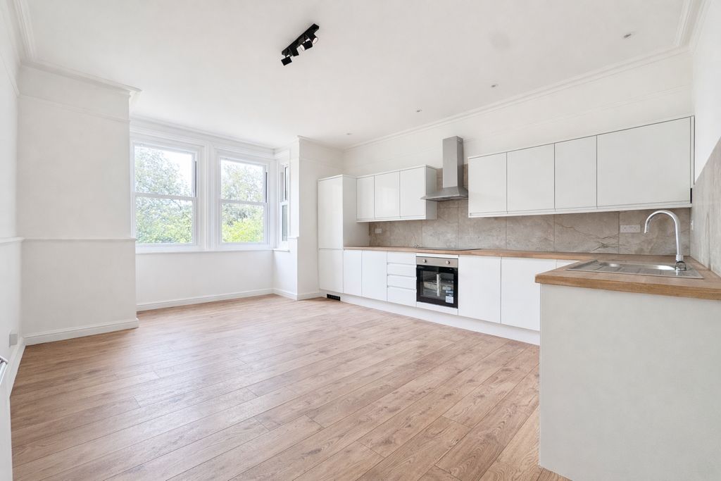 Property photo 3 of 6 Picture 3