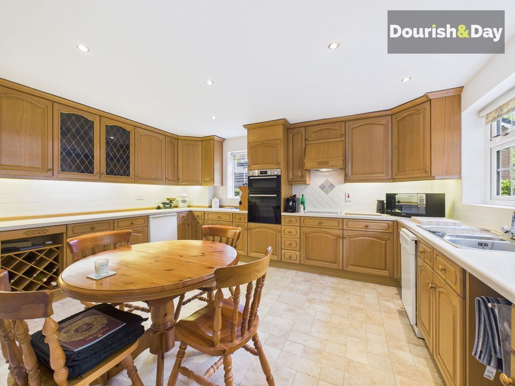 Property photo 3 of 36