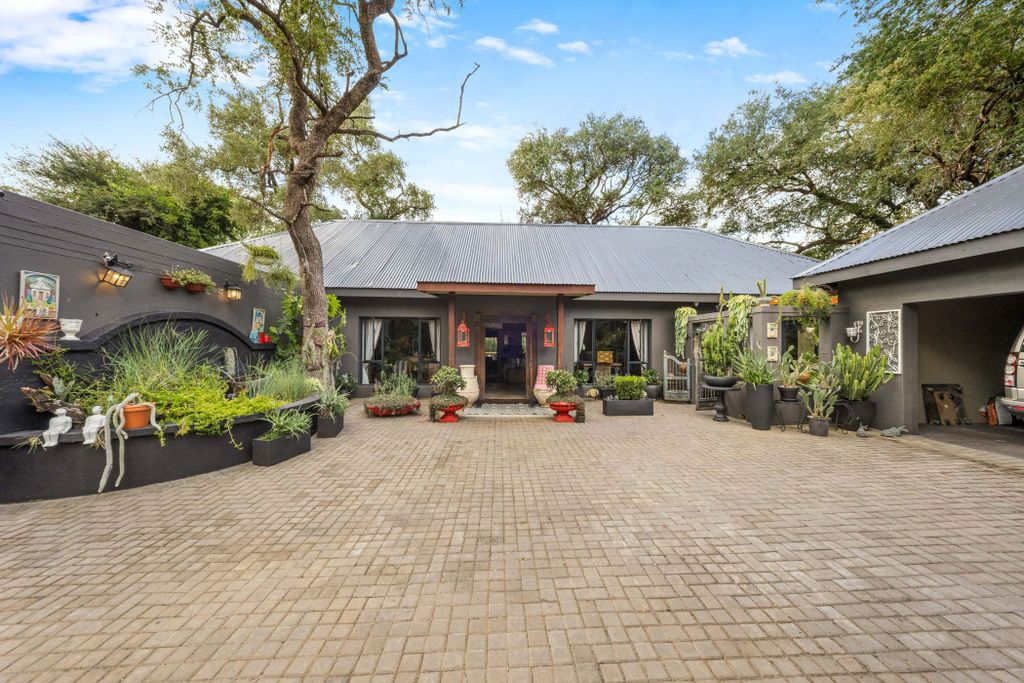 Property photo 3 of 76 1Hs1732091