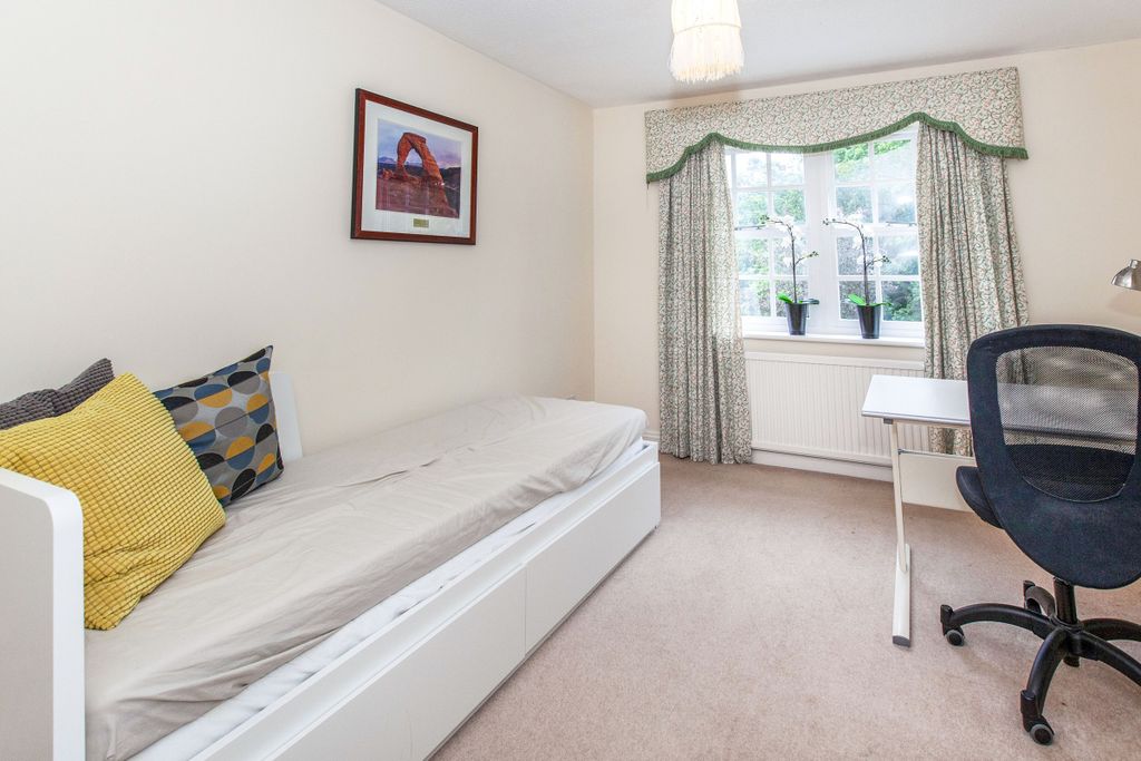 Property photo 3 of 12 93Ad3c05-Bf93-4A44-9