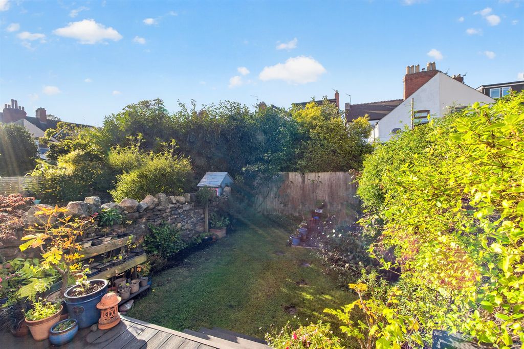 Property photo 3 of 32