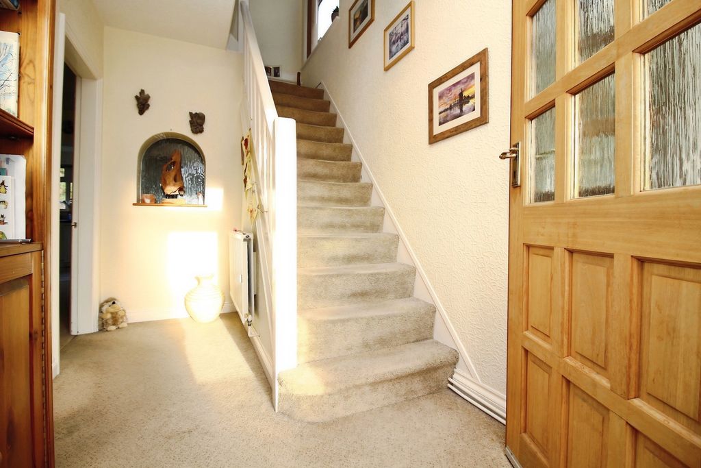 Property photo 3 of 28