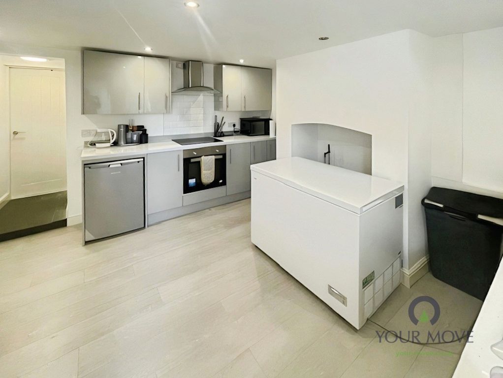 Property photo 3 of 11 Kitchen/Diner