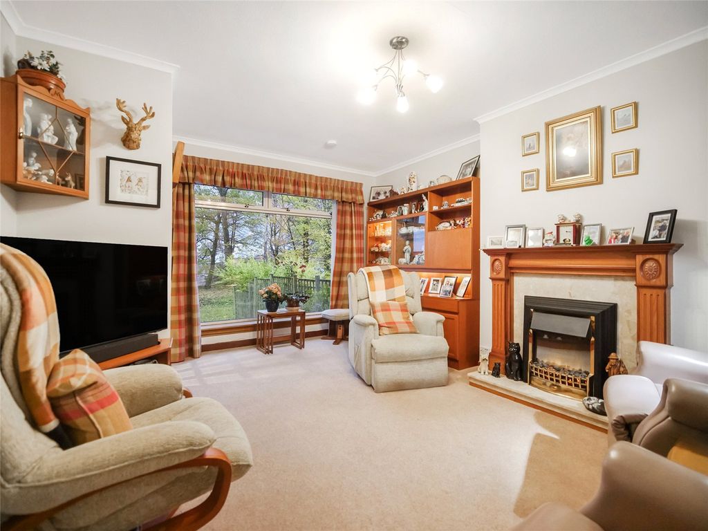 Property photo 2 of 27 Living Room