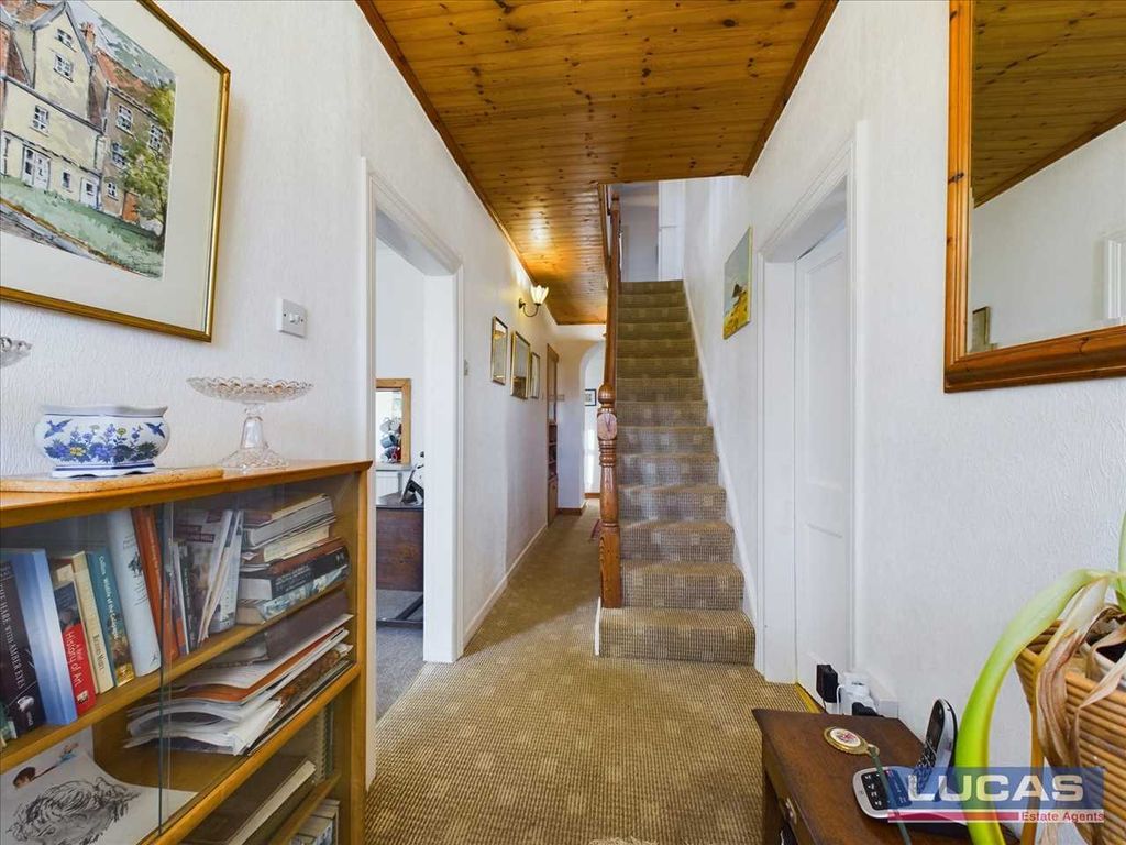 Property photo 3 of 28
